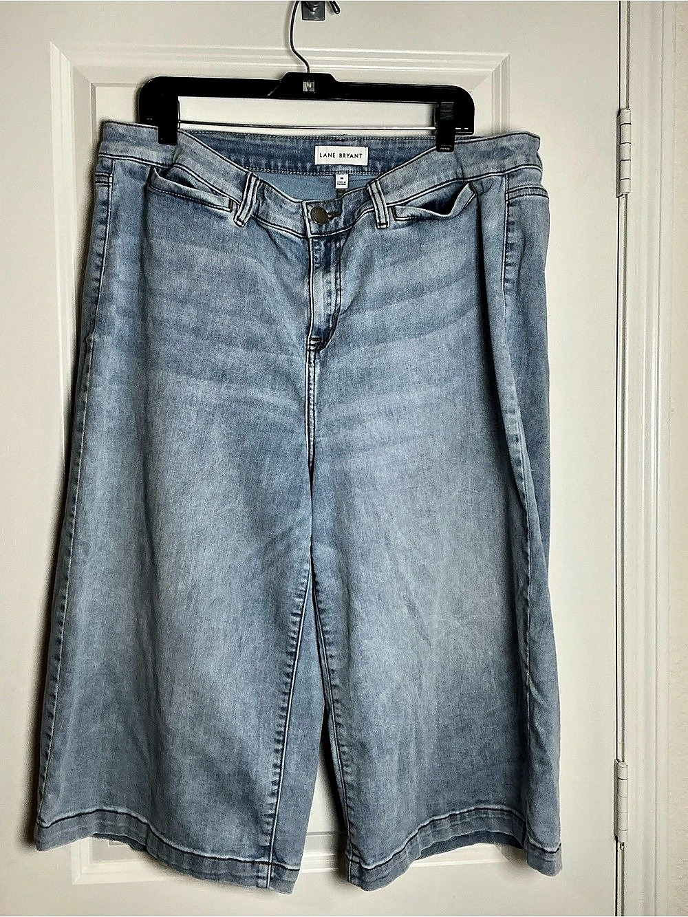 Lane Bryant Signature Fit Mid-Rise Wide Leg Crop Jean Blue 20W